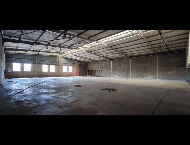 1,033M² WAREHOUSE TO LET IN SAMRAND BUSINESS PARK